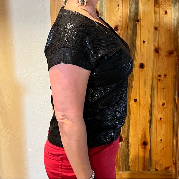 White House Black Market shiny black top - Picture 5 of 6